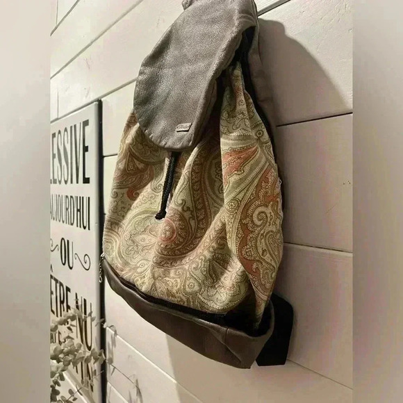 📍 COACHELLA Convertible Backpack with Interchangeable Pocket - Picture 7 of 10